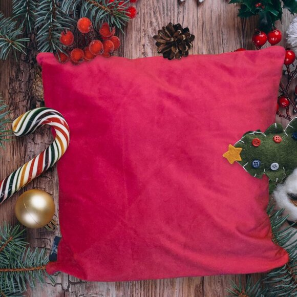 Phantoscope Pillow Cover Polar Bear With Gift Santa Hat Red White Needle Punch - Picture 5 of 6